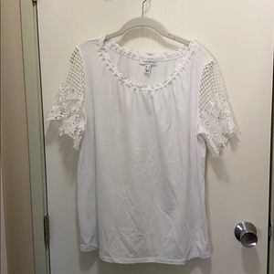 White top with lace sleeves
